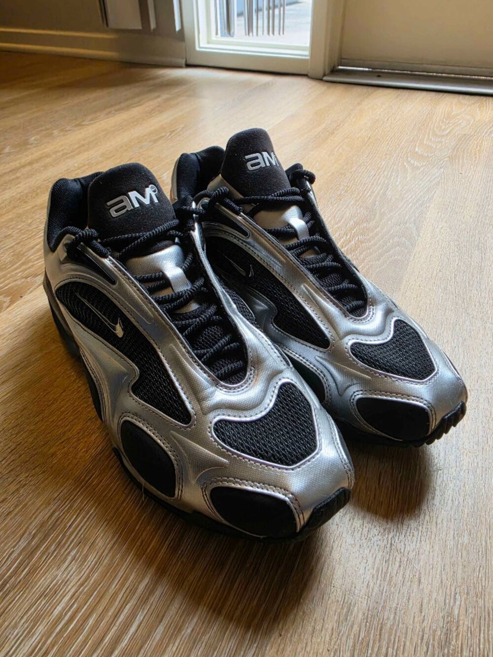 Nike Air Max Muse Black Metallic Silver — Women’s US 10 — Excellent Condition